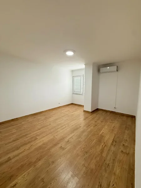 Tirane, jepet me qera apartament 2+1 Kati 3, 106 m² 1.000 € 