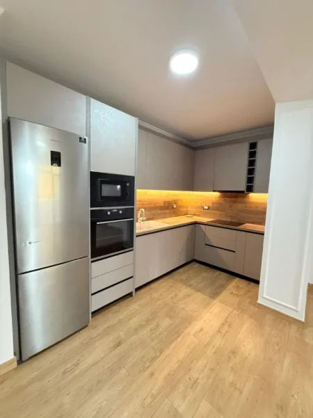 Tirane, jepet me qera apartament 2+1 Kati 3, 106 m² 1.000 € 