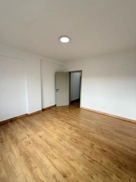 Shqiperi, jepet me qera apartament 2+1 Kati 3, 106 m² 1.000 € (BLLOK)
