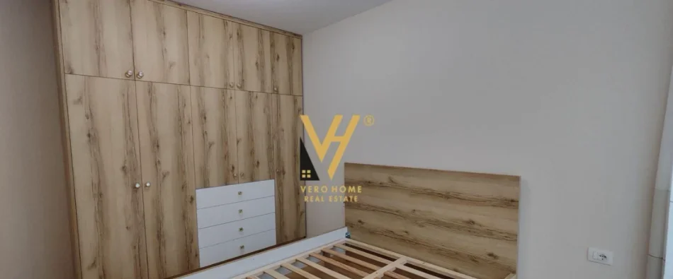 Tirane, jepet me qera apartament 1+1+Ballkon Kati 3, 70 m² 670 € (BULEVARDI I RI)