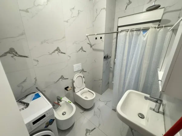 Tirane, jepet me qera apartament 1+1 Kati 7, 