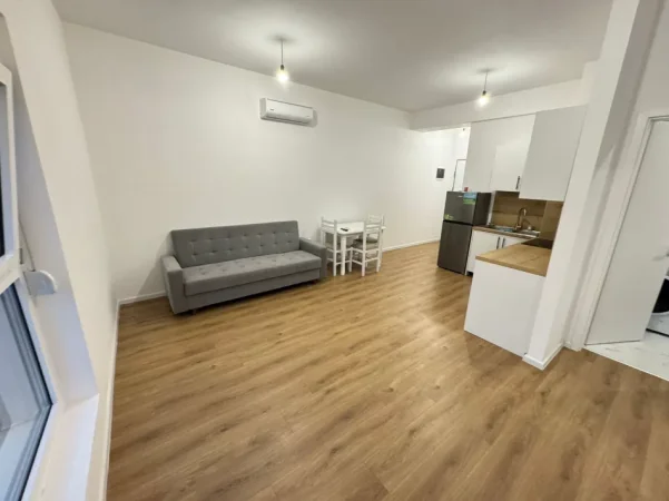 Tirane, jepet me qera apartament 1+1 Kati 7, 