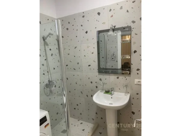 Tirane, jepet me qera apartament 1+1 , 60 m² 500 € 