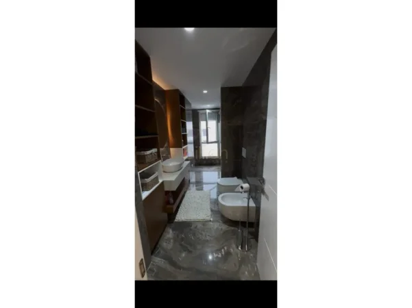 Tirane, shitet 3+1+Ballkon , 168 m² 470.000 € (5 maji)