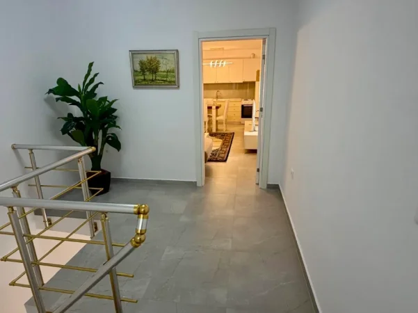 Tirane, jap me qera apartament duplex 2+1 , 