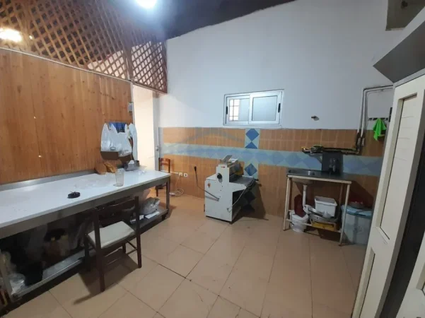 Tirane, shitet ambjent biznesi Kati 0, 72 m² 200.000 € (Don Bosko)
