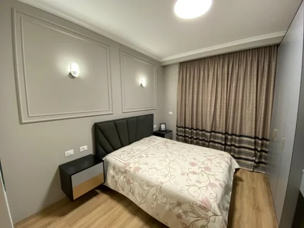 Tirane, jepet me qera apartament 1+1 Kati 2, 70 m² 700 € (ZOGU I ZI)