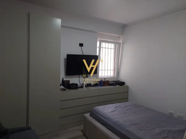 Tirane, jepet me qera apartament 3+1+Ballkon Kati 1, 125 m² 1.000 € (SELVIA)