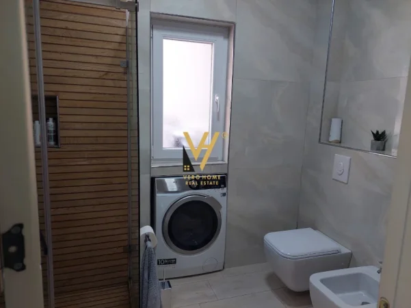 Tirane, jepet me qera apartament 3+1+Ballkon Kati 1, 125 m² 1.000 € (SELVIA)