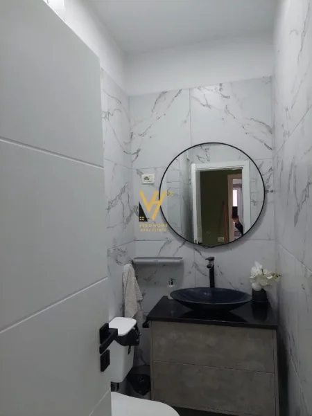 Tirane, jepet me qera apartament 3+1+Ballkon Kati 1, 125 m² 1.000 € (SELVIA)