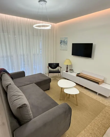 Tirane, jepet me qera 1+1 , 75 m² 750 € 