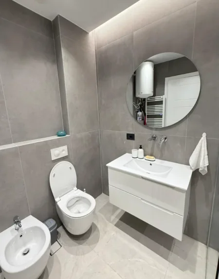 Tirane, jepet me qera 1+1 , 75 m² 750 € 