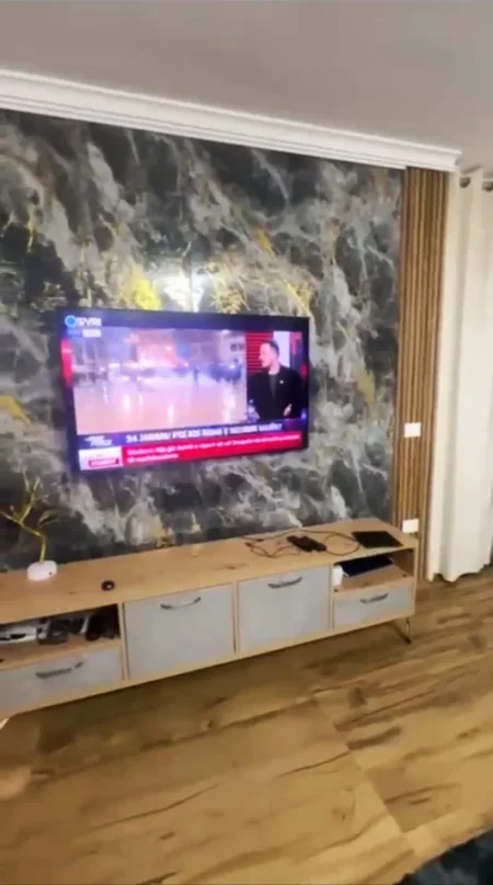 Tirane, jepet me qera apartament 1+1+Ballkon Kati 4, 78 m² 500 € (Rruga 5 Maji /Shkolla Ardian Klosi)