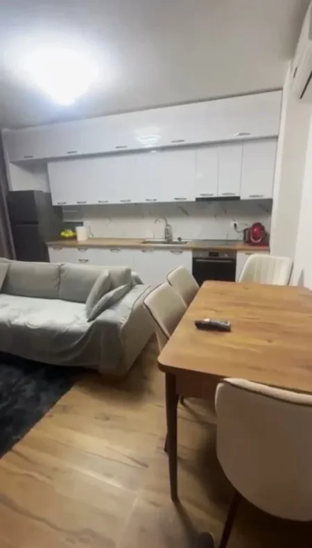 Tirane, jepet me qera apartament 1+1+Ballkon Kati 4, 78 m² 500 € (Rruga 5 Maji /Shkolla Ardian Klosi)