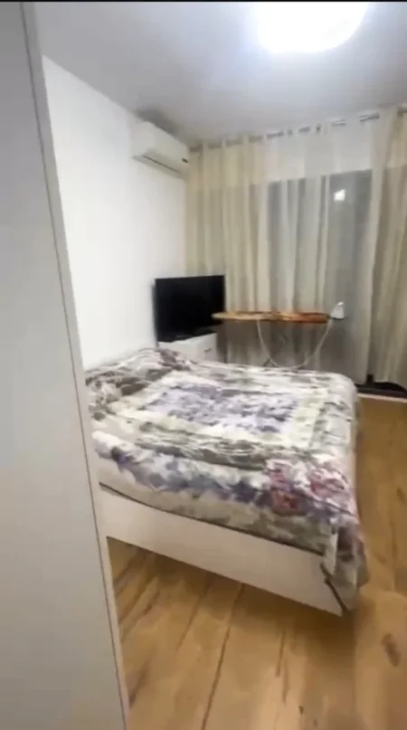 Tirane, jepet me qera apartament 1+1+Ballkon Kati 4, 78 m² 500 € (Rruga 5 Maji /Shkolla Ardian Klosi)