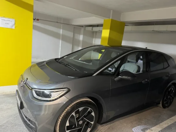 Tirane, shes makine VW Voklswagen Elektrike, gri metalizato automatik Klima 2.000 km 21.000 €