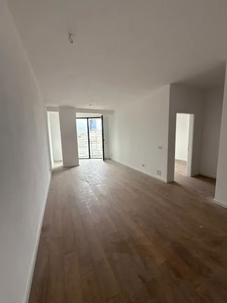 Tirane, jepet me qera zyre Kati 5, 75 m² 600 € (Mine Peza)
