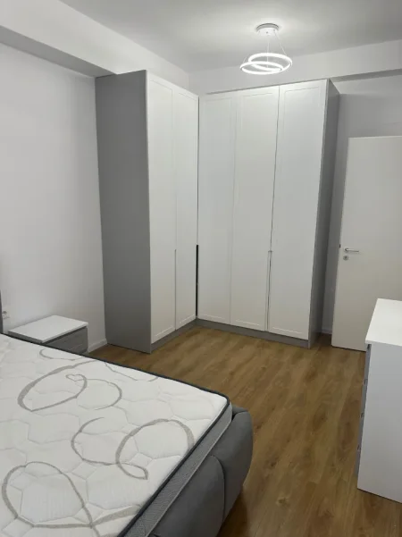 Tirane, jepet me qera apartament 1+1+Ballkon Kati 7, 50 m² 450 € (Rezidenca Kadiu/Rr.Pasho Hysa)