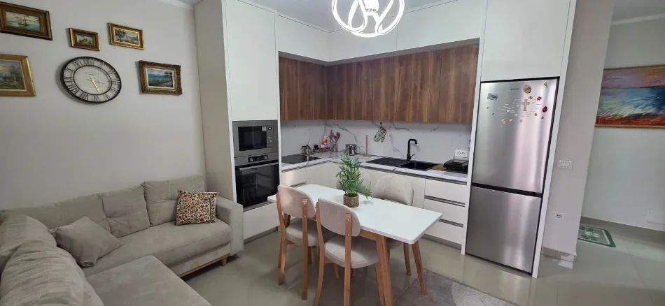 Tirane, jepet me qera apartament 2+1 Kati 5, 85 m² 600 € (Ish Dogana)