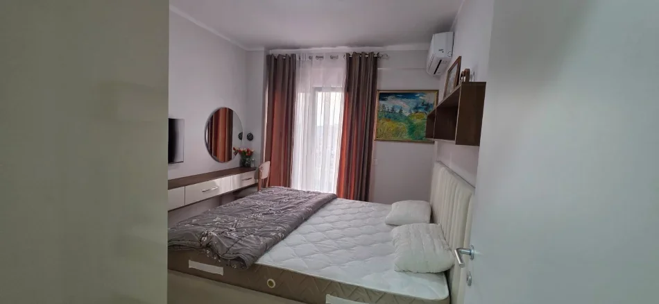 Tirane, jepet me qera apartament 2+1 Kati 5, 85 m² 600 € (Ish Dogana)