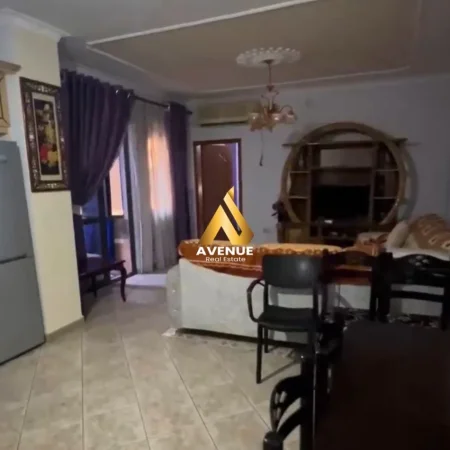 Tirane, jepet me qera apartament 2+1+Ballkon Astir 450 € (Rruga Teodor Keko)