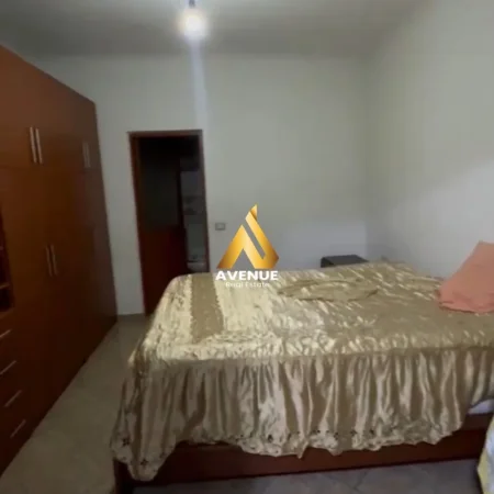 Tirane, jepet me qera apartament 2+1+Ballkon Astir 450 € (Rruga Teodor Keko)