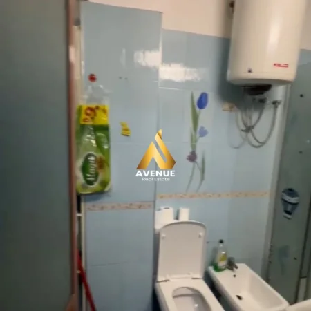 Tirane, jepet me qera apartament 2+1+Ballkon Astir 450 € (Rruga Teodor Keko)