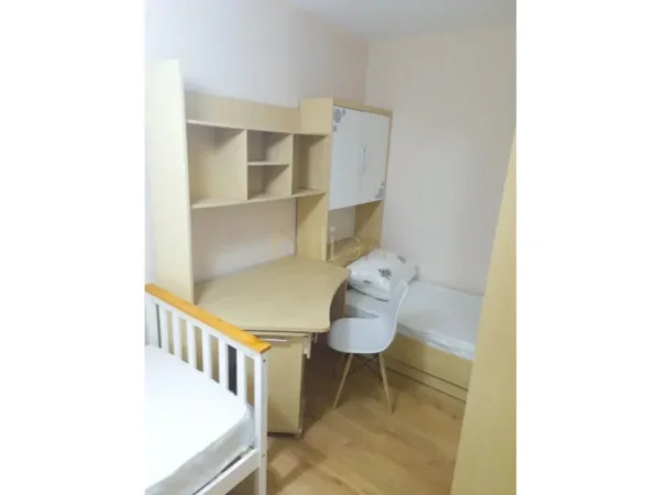 Tirane, jepet me qera 2+1 , 95 m² 650 € (Ish Fusha Aviacionit)