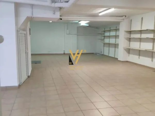 Tirane, shitet dyqan Kati 0, 75 m² 350.000 € (MYSLYM SHYRI)