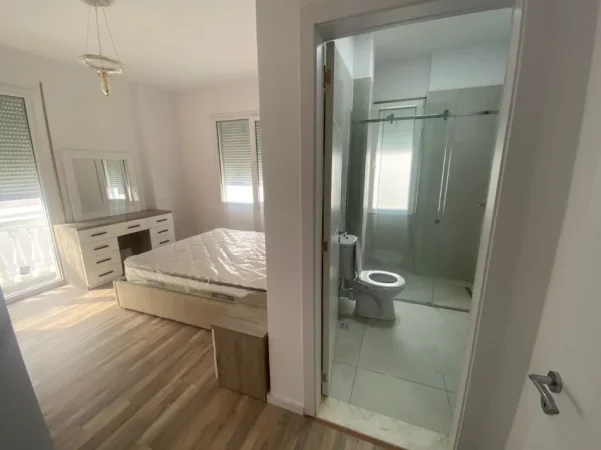 Tirane, jepet me qera apartament 3+1+Ballkon Kati 3, 117 m² 580 € (Kamez)
