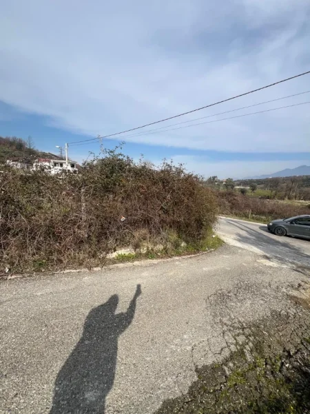 Tirane, shitet truall , 1.350 m² 165.000 € (Berzhite)