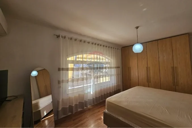 Tirane, jepet me qera apartament 1+1+Ballkon Kati 3, 75 m² 600 € (Rruga e Barrikadave)