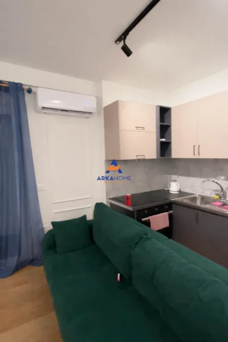 Tirane, jepet me qera apartament 1+1+Ballkon Kati 3, 70 m² 550 € 