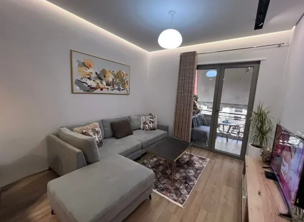 Tirane, jepet me qera apartament 1+1 , 75 m² 950 € 
