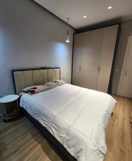 Tirane, jepet me qera apartament 1+1 , 75 m² 950 € 