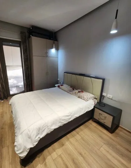 Tirane, jepet me qera apartament 1+1 , 75 m² 950 € 