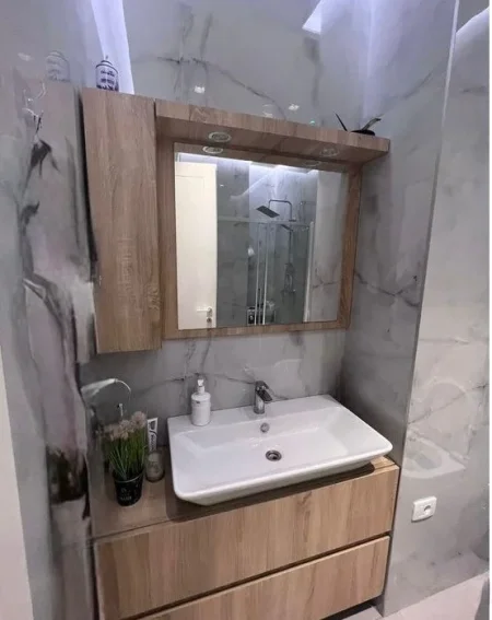 Tirane, jepet me qera apartament 1+1 , 75 m² 950 € 