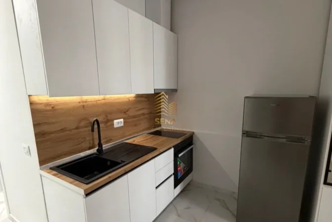 Tirane, jepet me qera apartament 1+1 Kati 3, 40 m² 420 € (Laprake, Karburant Kupola)
