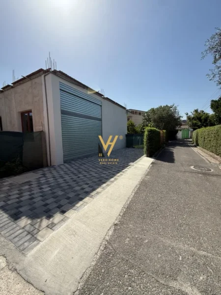 Tirane, jepet me qera magazine Kati 0, 120 m² 770 € (LAPRAKE)