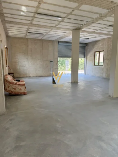 Tirane, jepet me qera magazine Kati 0, 120 m² 770 € (LAPRAKE)