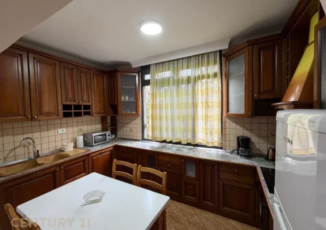 Tirane, jepet me qera apartament Kati 2, 81 m² 650 € 