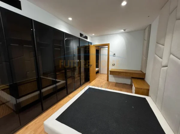 Shitet, Apartament 1+1, Liqeni i Thate, Tirane.