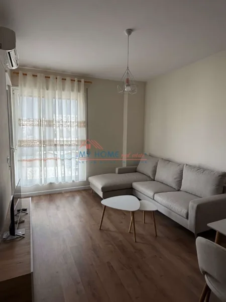 Tirane, jepet me qera apartament 1+1+Ballkon Kati 3, 70 m² 570 € (5 Maji)