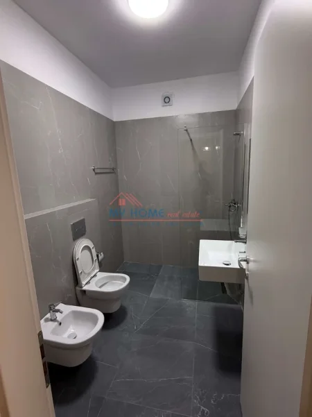 Tirane, jepet me qera apartament 1+1+Ballkon Kati 3, 70 m² 570 € (5 Maji)