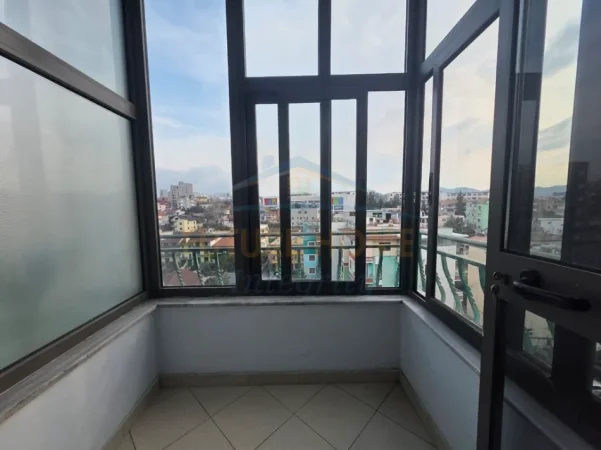 Tirane, jepet me qera apartament 2+1 Kati 7, 121 m² 650 € (Ish Tregu Elektrik)