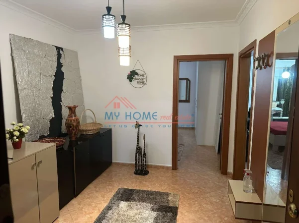 Tirane, jepet me qera apartament 2+1+Ballkon Kati 3, 110 m² 720 € (Zogu i Zi)