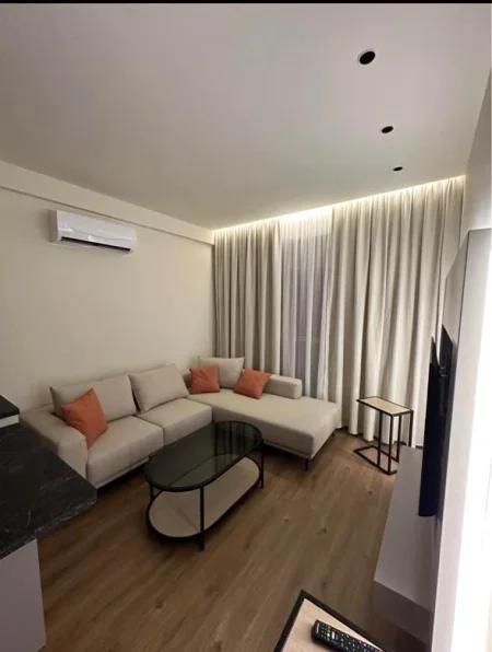 Tirane, jepet me qera apartament 1+1+Ballkon Kati 7, 55 m² 450 € (Ali Demi/Rezidenca Kaimi)
