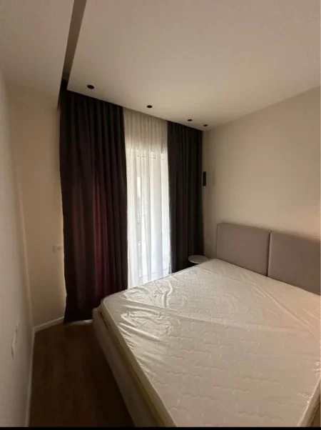 Tirane, jepet me qera apartament 1+1+Ballkon Kati 7, 55 m² 450 € (Ali Demi/Rezidenca Kaimi)