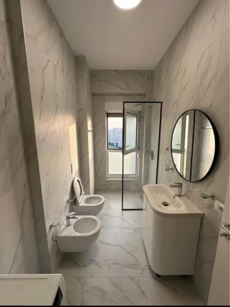 Tirane, jepet me qera apartament 1+1+Ballkon Kati 7, 55 m² 450 € (Ali Demi/Rezidenca Kaimi)