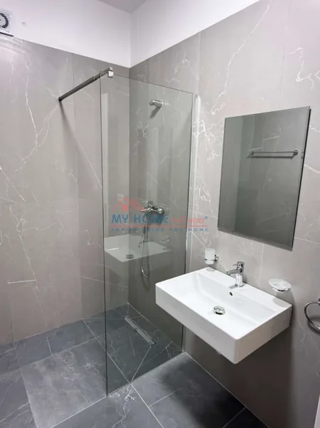 Tirane, jepet me qera apartament 1+1+Ballkon Kati 3, 70 m² 570 € (5 Maji)